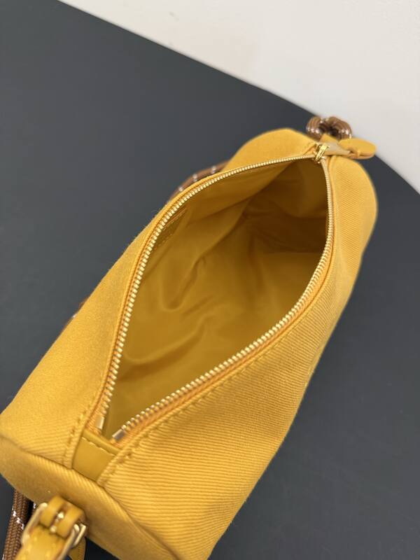 Miu Miu 25x18x10cm shoulder bag — AAA Quality Replica