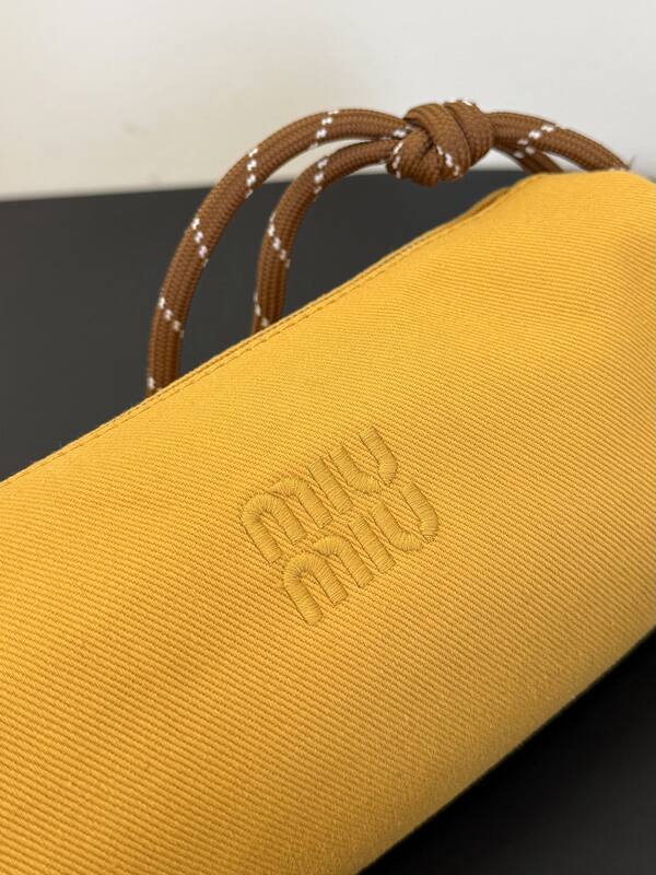 Miu Miu 25x18x10cm shoulder bag — AAA Quality Replica