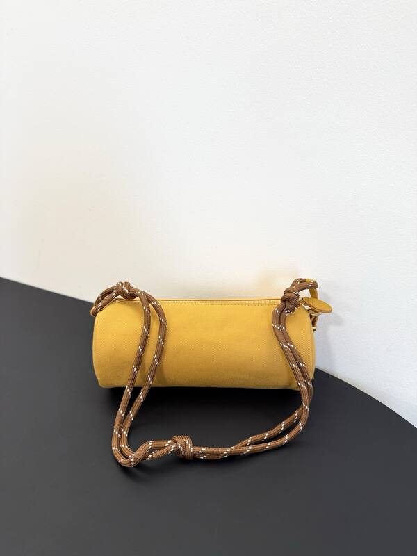 Miu Miu 25x18x10cm shoulder bag — AAA Quality Replica