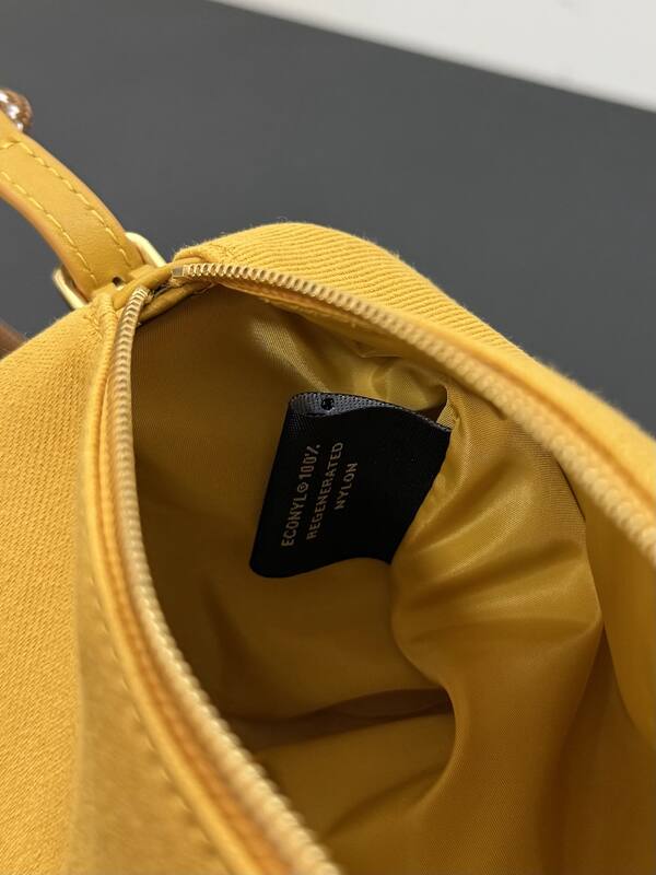 Miu Miu 25x18x10cm shoulder bag — AAA Quality Replica