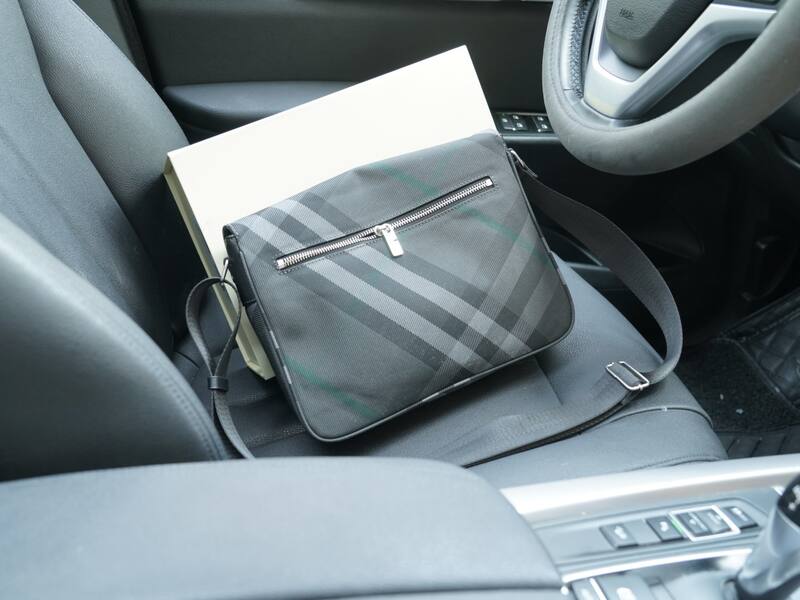 Burberry shoulder bag — Premium Replica