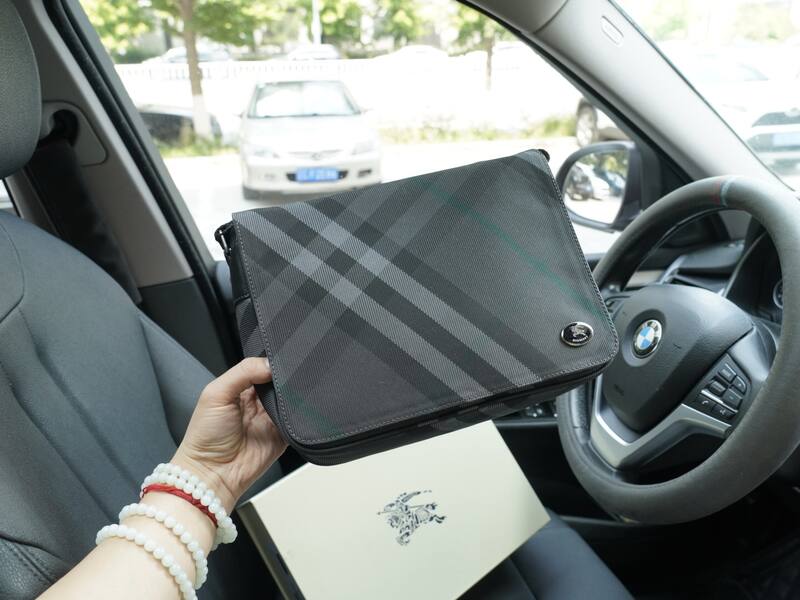 Burberry shoulder bag — Premium Replica