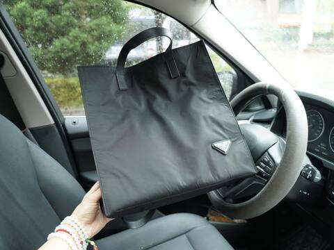 Prada Black shoulder bag 1 1 Replica