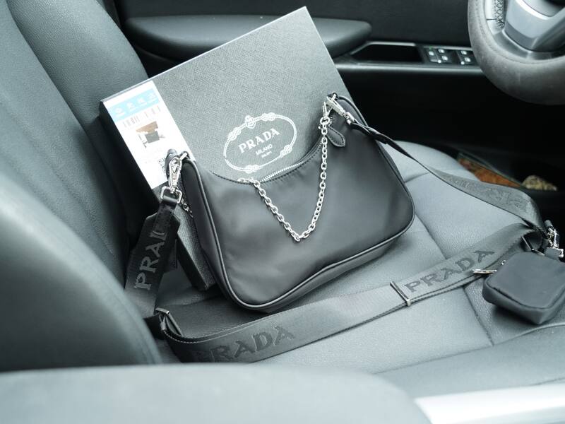 Prada Re-Edition Black shoulder bag — 1:1 Replica