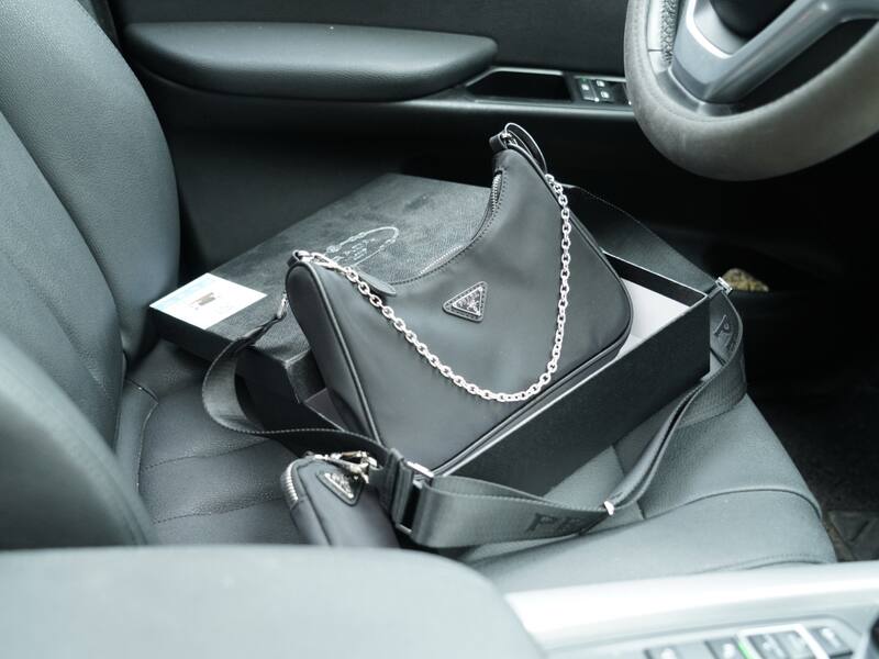Prada Re-Edition Black shoulder bag — 1:1 Replica