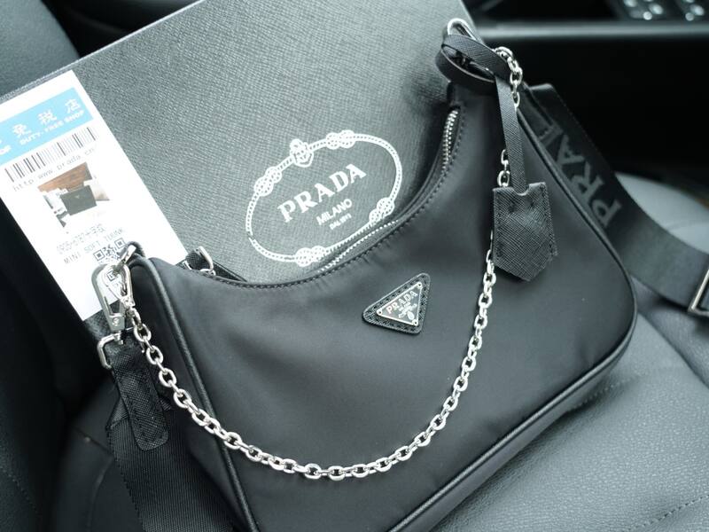 Prada Re-Edition Black shoulder bag — 1:1 Replica