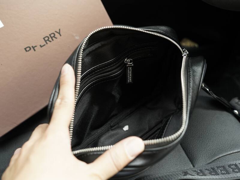 Burberry Black 25x18x10cm shoulder bag — Top Quality Replica