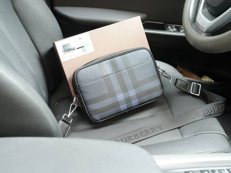 Burberry Black 25x18x10cm shoulder bag — Top Quality Replica