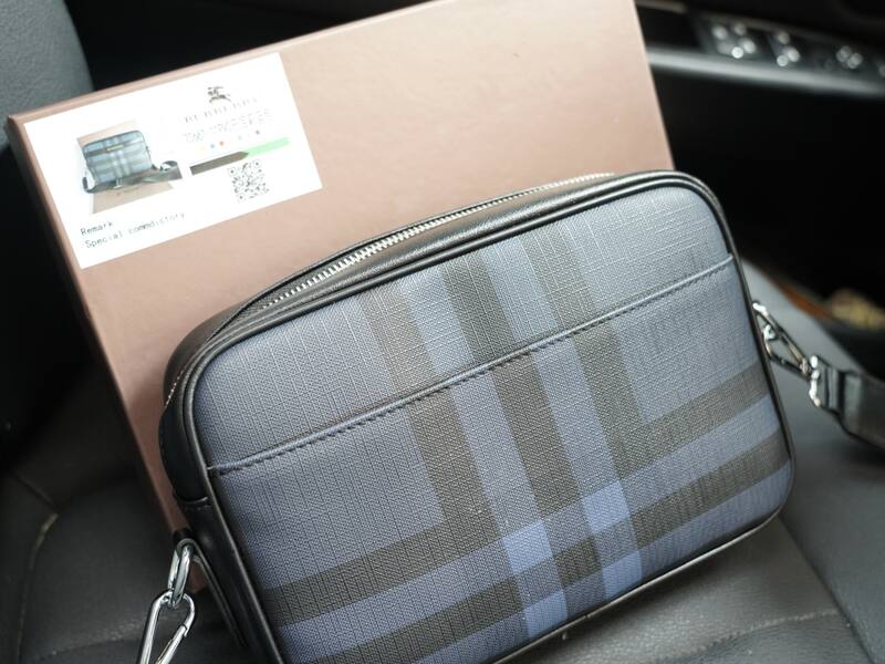 Burberry Black 25x18x10cm shoulder bag — Top Quality Replica