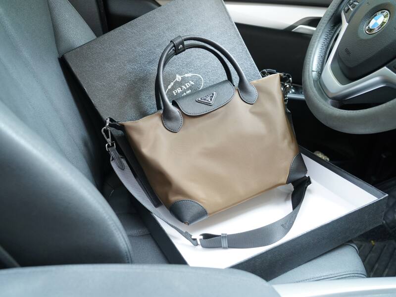 Prada Black 25x18x12cm shoulder bag — Premium Replica