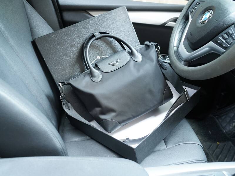 Prada Black 25x18x12cm shoulder bag — Premium Replica