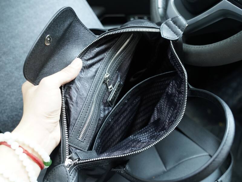 Prada Black 25x18x12cm shoulder bag — Premium Replica