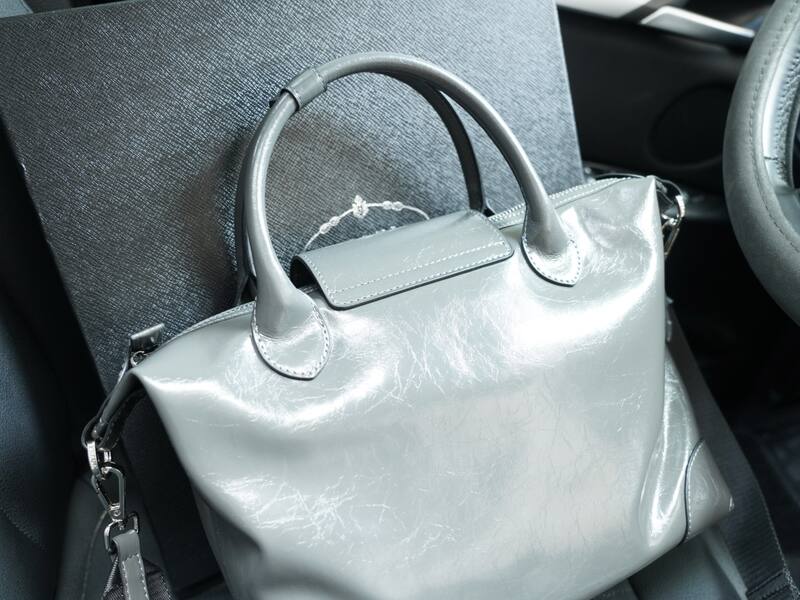 Prada Gray 25x18x10cm shoulder bag — Premium Replica