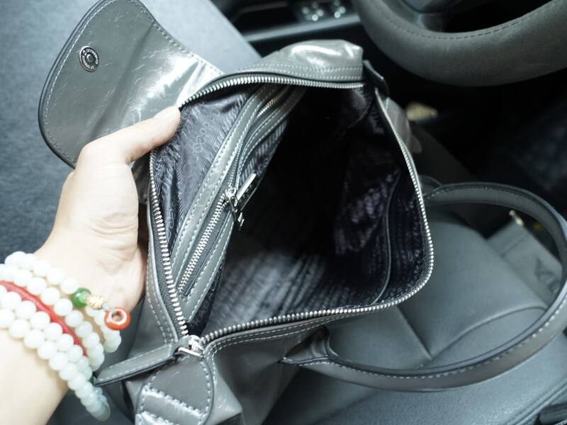 Prada Gray 25x18x10cm shoulder bag — Premium Replica