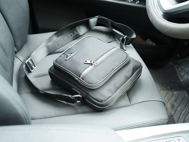 Prada Black 25x18x10cm shoulder bag — AAA Quality Replica