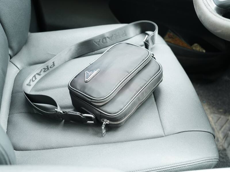 Prada Black 25x18x10cm shoulder bag — 1:1 Replica