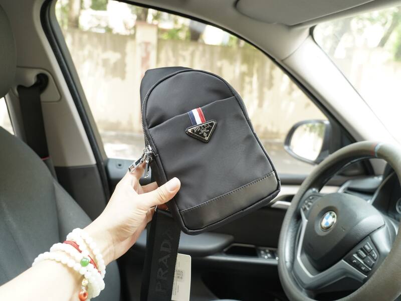 Prada Black 25x18x10cm shoulder bag — 1:1 Replica
