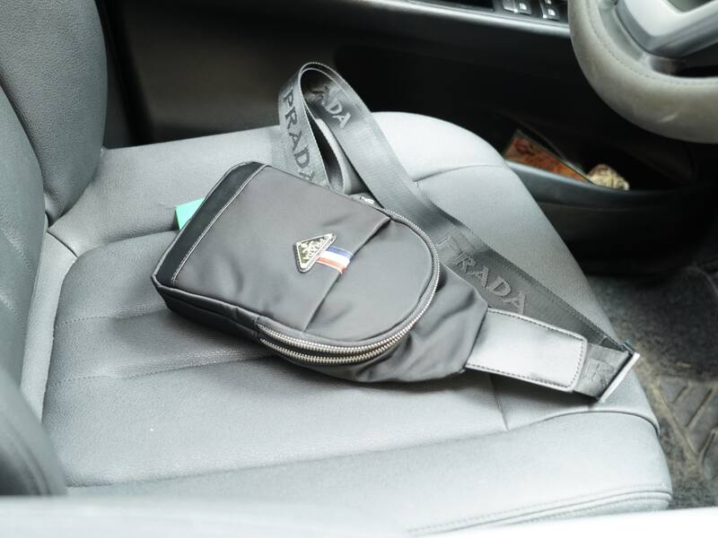 Prada Black 25x18x10cm shoulder bag — 1:1 Replica
