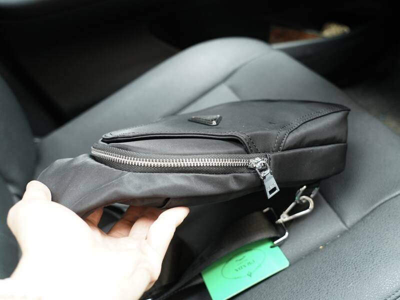 Prada Black 25x18x10cm shoulder bag — Premium Replica