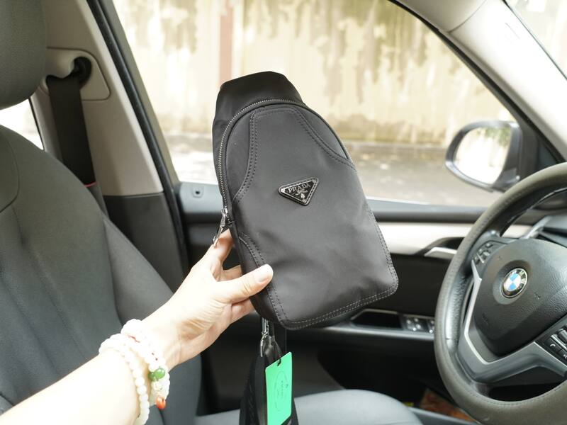 Prada Black 25x18x10cm shoulder bag — Premium Replica