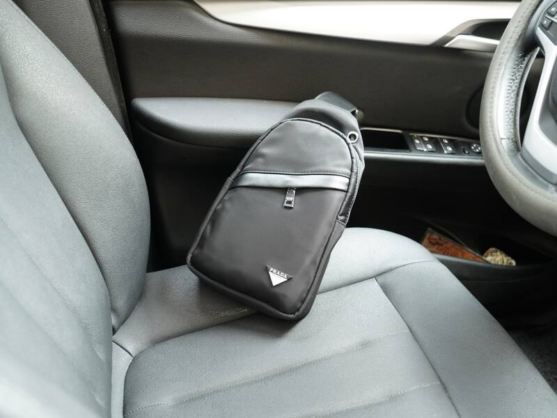 Prada Black 25x18x10cm shoulder bag — Premium Replica
