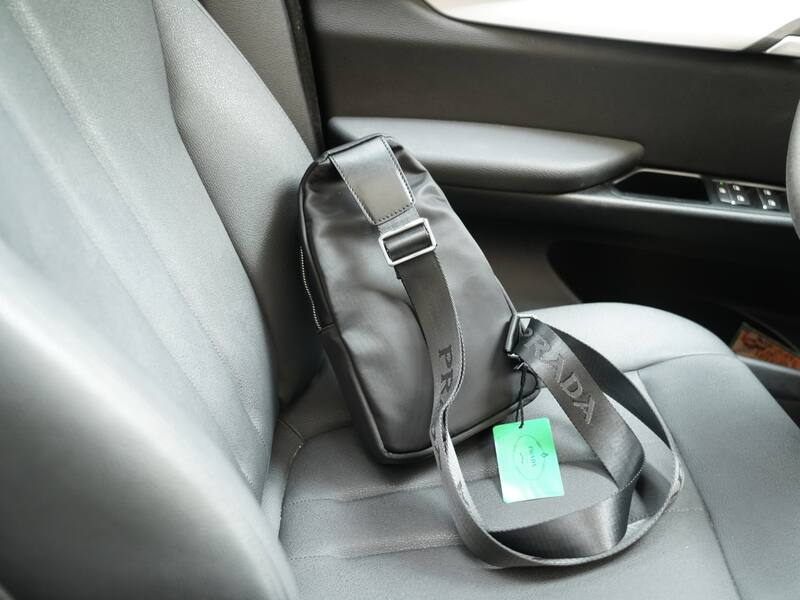 Prada Black 25x18x10cm shoulder bag — Premium Replica