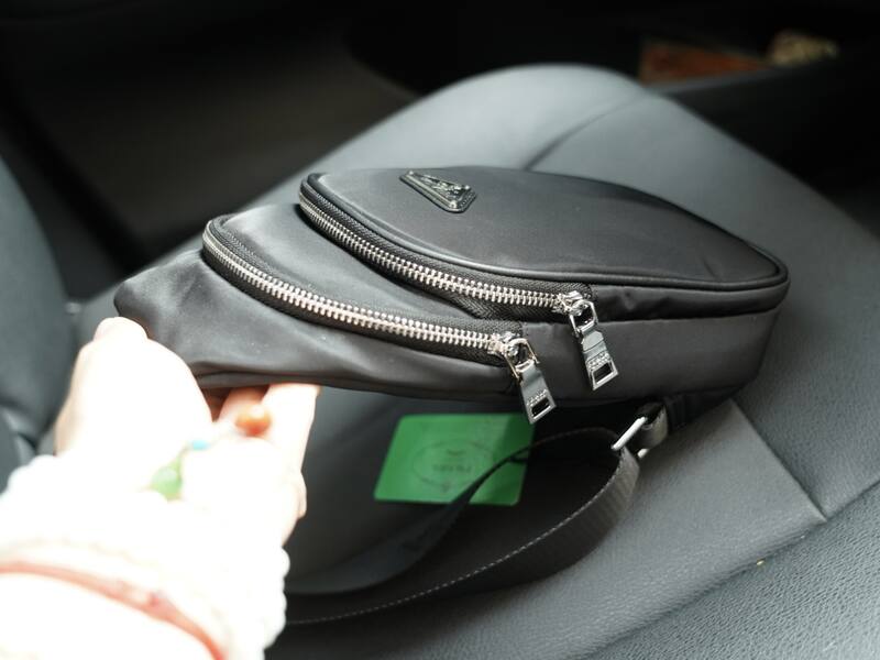Prada Black 25x18x10cm shoulder bag — Premium Replica