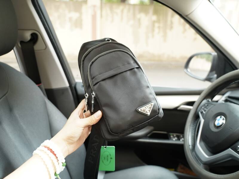 Prada Black 25x18x10cm shoulder bag — AAA Quality Replica