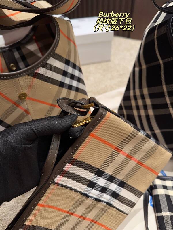 Burberry Beige Check / Black Check 26*22cm shoulder — Premium Replica