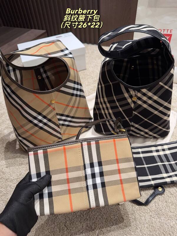 Burberry Beige Check / Black Check 26*22cm shoulder — Premium Replica