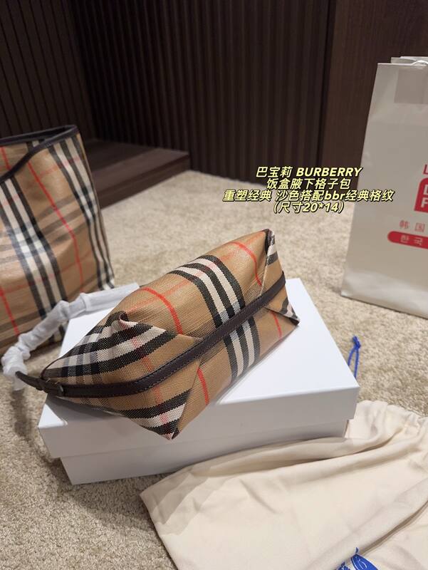 Burberry Beige Haymarket Check with brown leather trim 20*14cm shoulder — Top Quality Replica