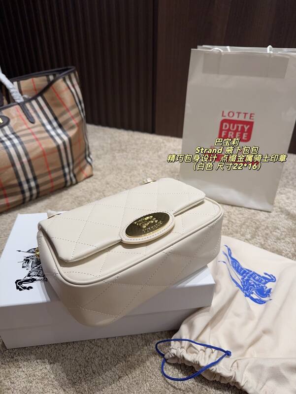 Burberry Strand White 22*16cm shoulder — AAA Quality Replica