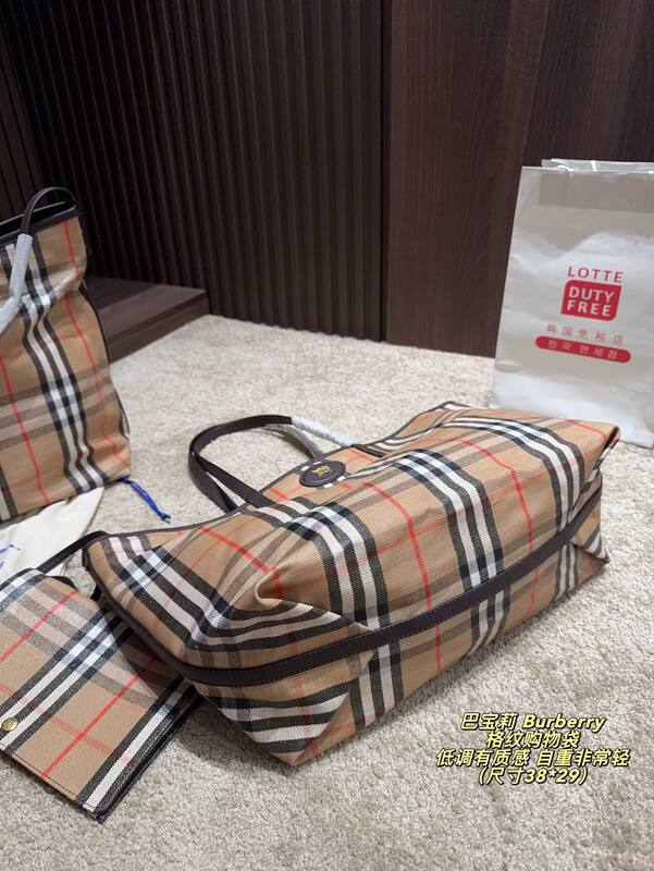 Burberry Haymarket Check / Brown Plaid with Dark Brown Trim 38*29cm tote — AAA Quality Replica