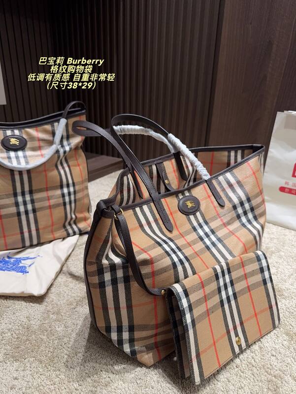 Burberry Haymarket Check / Brown Plaid with Dark Brown Trim 38*29cm tote — AAA Quality Replica
