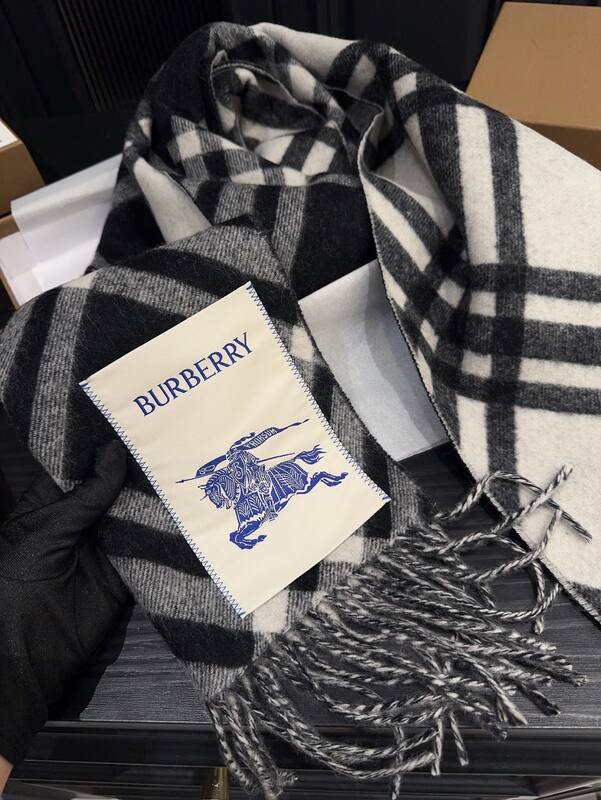 Burberry Black shoulder bag — Top Quality Replica