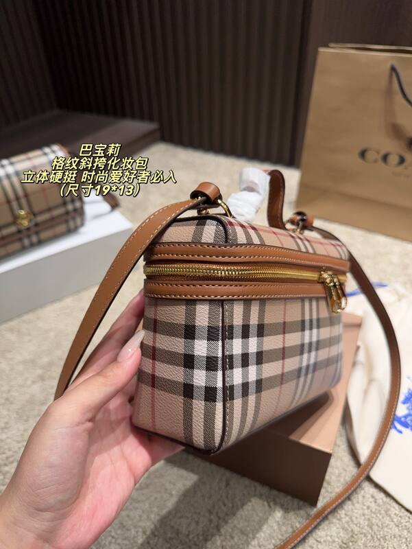 Burberry Haymarket Check with Brown Leather Trim 19*13cm crossbody — Top Quality Replica