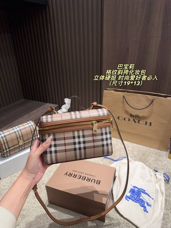 Burberry Haymarket Check with Brown Leather Trim 19*13cm crossbody — Top Quality Replica