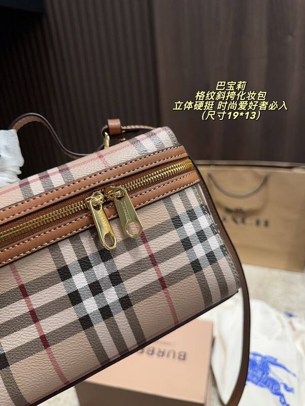 Burberry Haymarket Check with Brown Leather Trim 19*13cm crossbody — Top Quality Replica