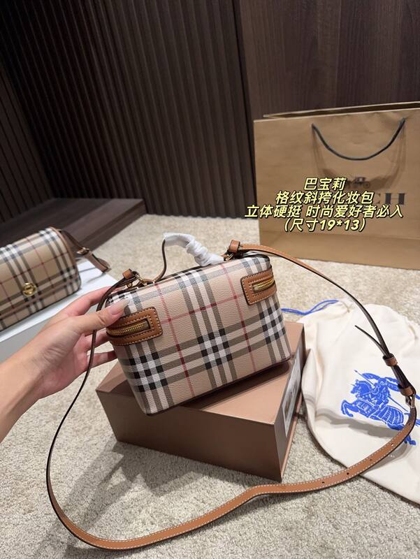 Burberry Haymarket Check with Brown Leather Trim 19*13cm crossbody — Top Quality Replica