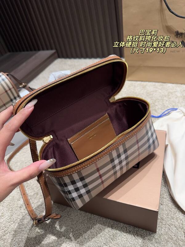 Burberry Haymarket Check with Brown Leather Trim 19*13cm crossbody — Top Quality Replica