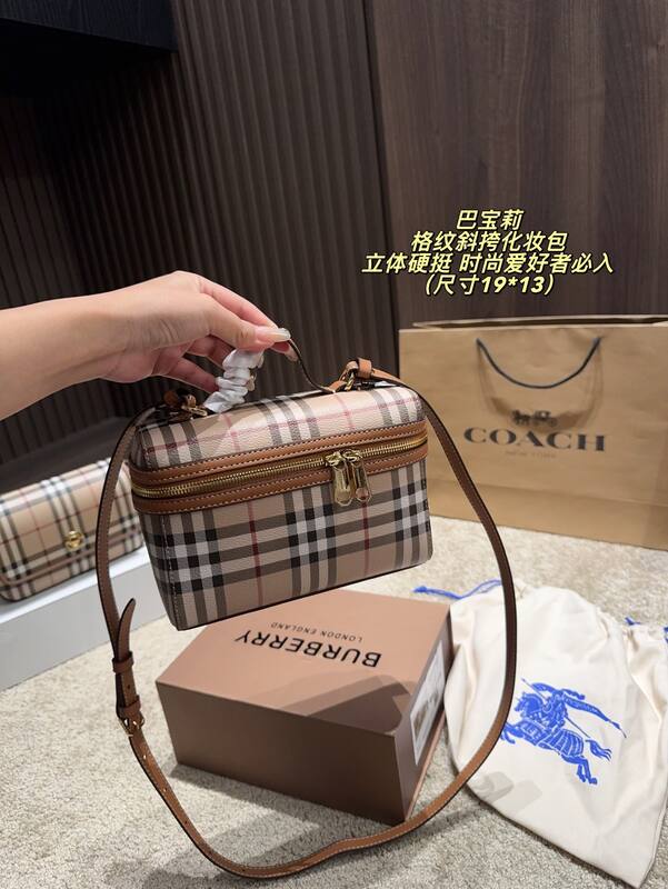 Burberry Haymarket Check with Brown Leather Trim 19*13cm crossbody — Top Quality Replica