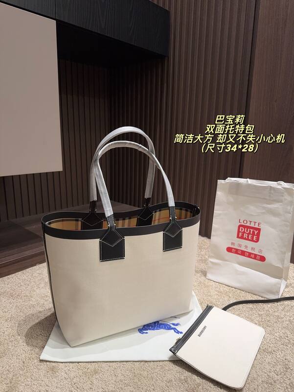 Burberry Beige canvas with black trim Vintage Check interior 34*28cm tote — Premium Replica