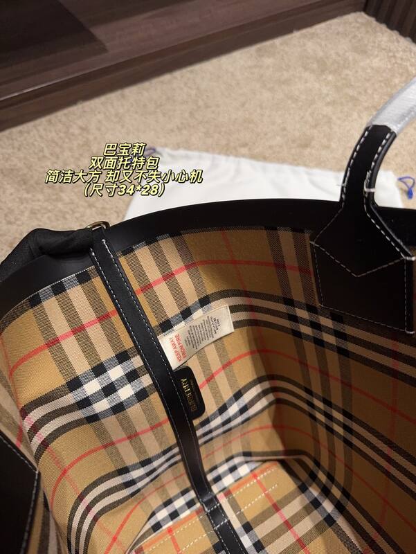 Burberry Beige canvas with black trim Vintage Check interior 34*28cm tote — Premium Replica
