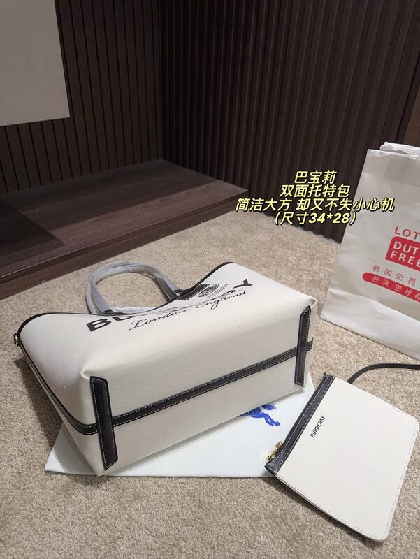 Burberry Beige canvas with black trim Vintage Check interior 34*28cm tote — Premium Replica