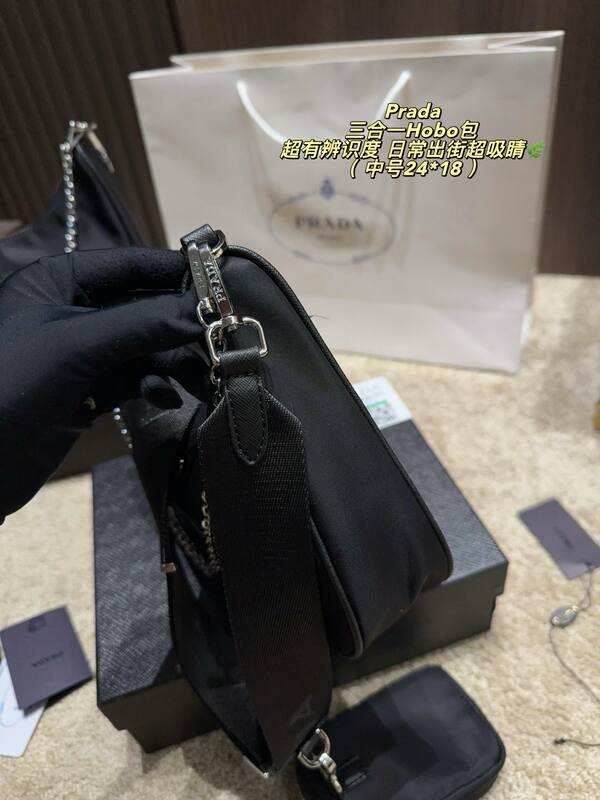Prada Re-Edition 2005 Nylon black 22*16cm 24*18cm 28*20cm crossbody — 1:1 Replica