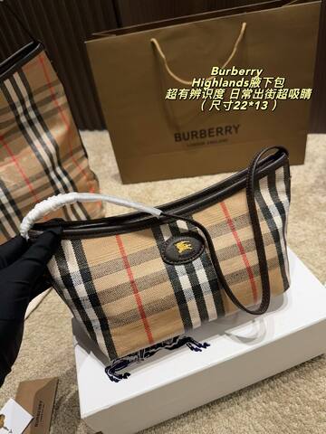 Burberry Highlands Vintage Check with Brown Leather Trim 22 13cm shoulder Top Quality Replica
