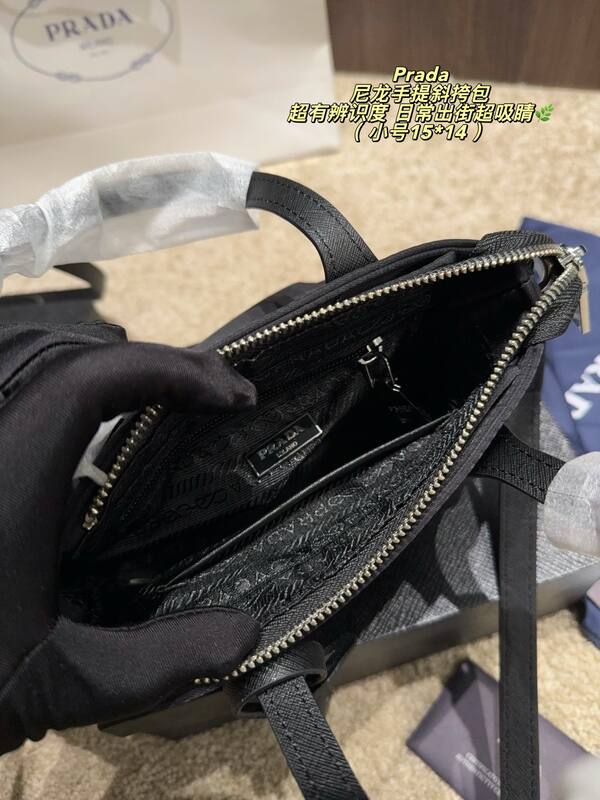 Prada Re-Edition 2005 Nylon black 22*18cm crossbody — Top Quality Replica