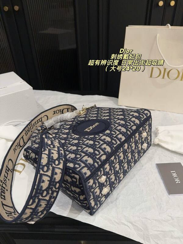Dior Lady Blue Oblique embroidery shoulder — Top Quality Replica