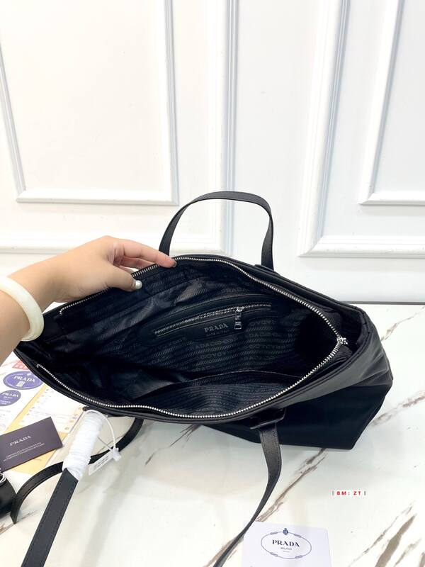 Prada Black shoulder bag — Premium Replica