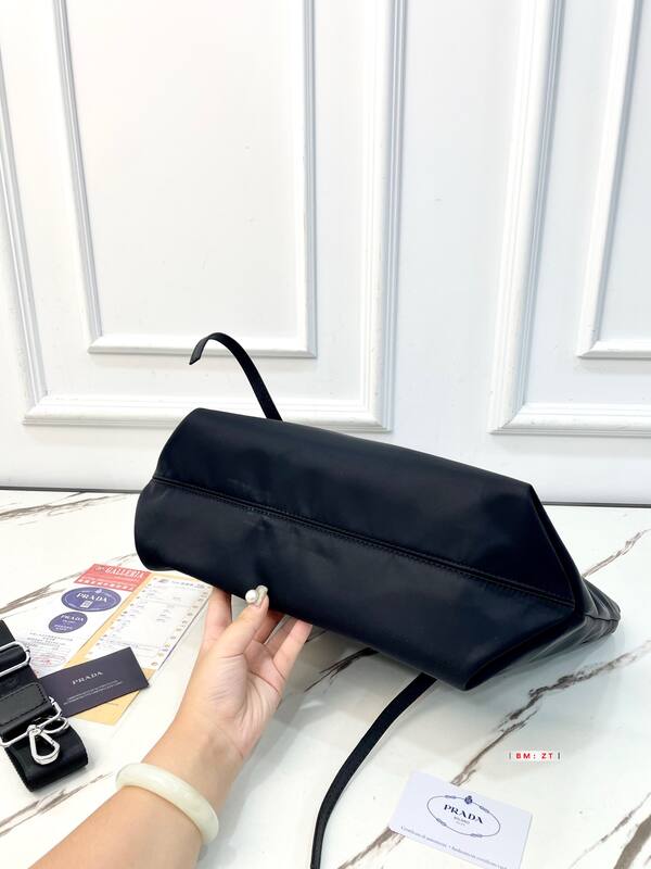 Prada Black shoulder bag — Premium Replica